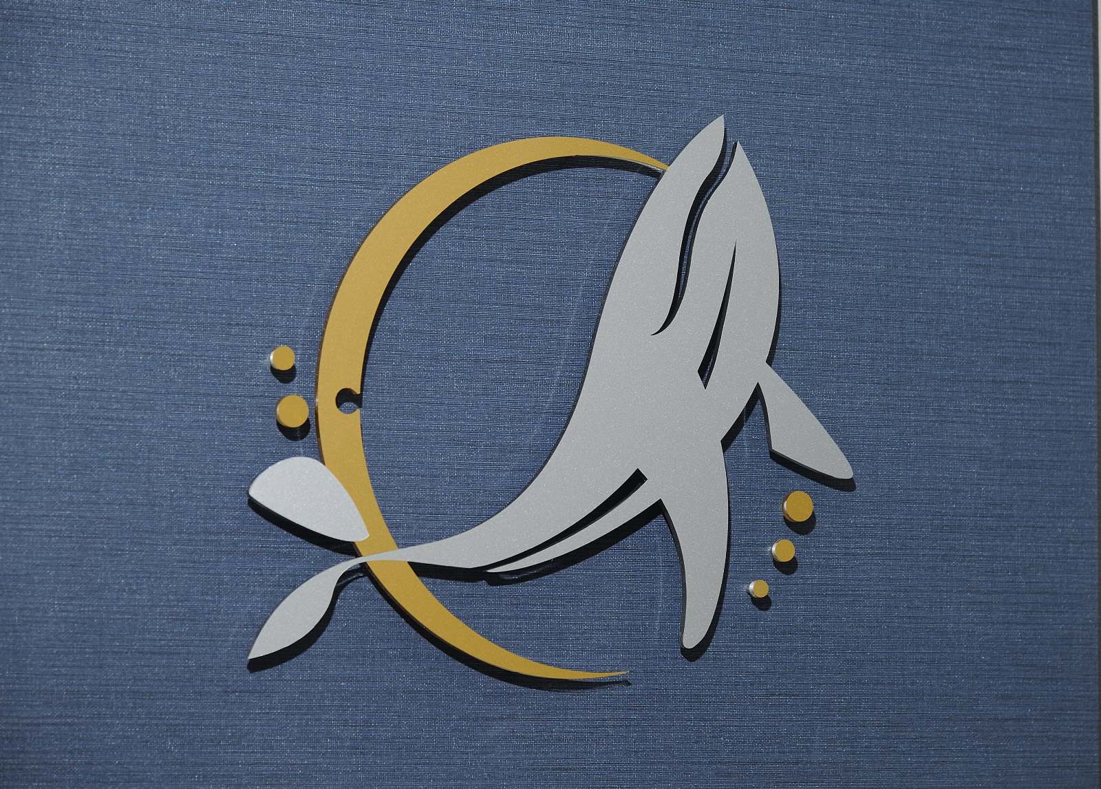 内科総合クリニック人形町のクジラのロゴ