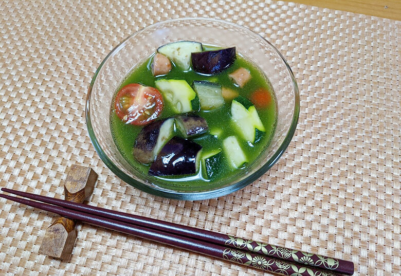 青汁×夏野菜の冷やし味噌汁